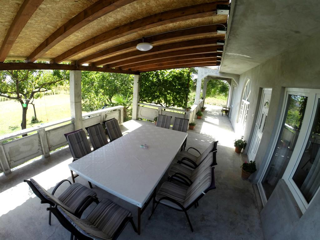 House Rose With Garden And Pool