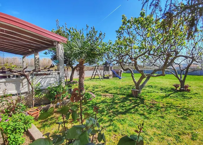 House Rose With Garden And Pool