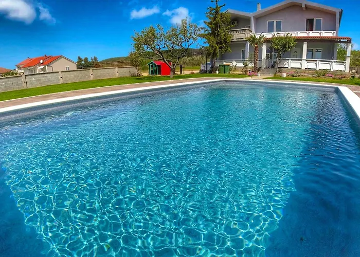 House Rose With Garden And Pool